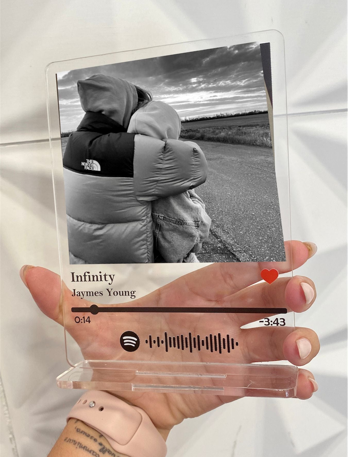 Targetta Spotify in plexiglass con base trasparente